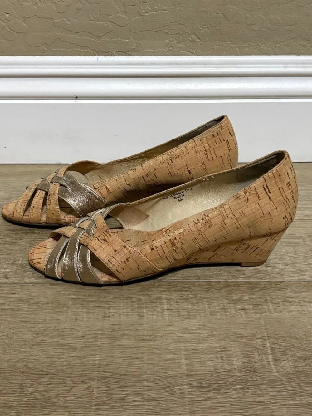 Johnston & Murphy Wedge Sandals Size 6.5 Cork